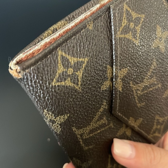 Louis Vuitton Monogram Elise Bifold Wallet - Picture 10 of 13